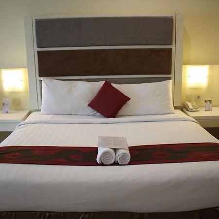 President Executive Club Hotel Cikarang Exterior photo