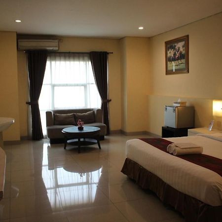 President Executive Club Hotel Cikarang Exterior photo