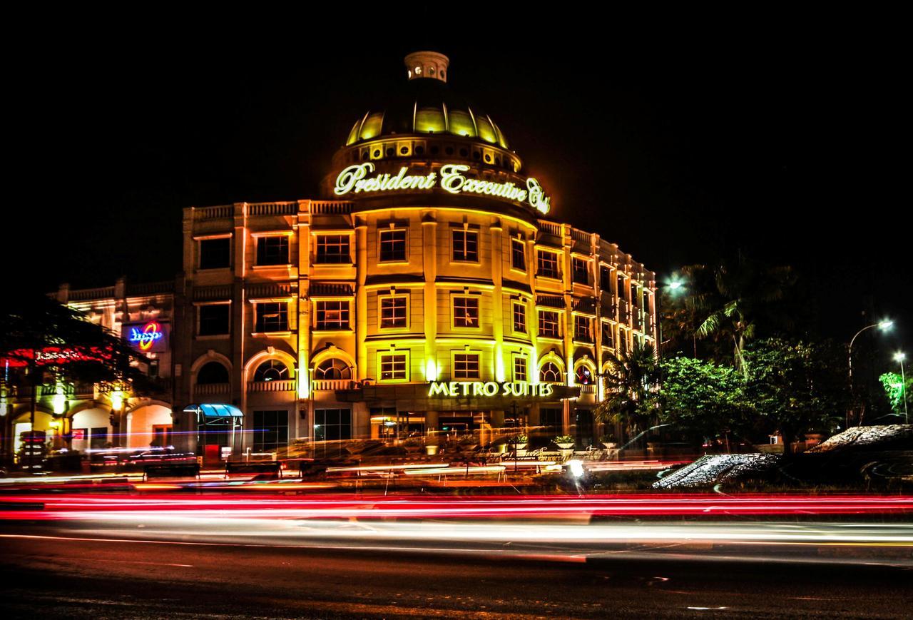 President Executive Club Hotel Cikarang Exterior photo
